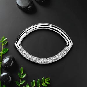 Titan Clicker Ring in Oval Form mit CZ, Daith Ring, Nasen Clicker, Septum Ohrring, Daith Piercing, Piercing Hoop