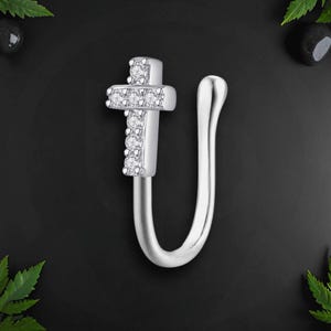 Verzilverde neusmanchet met kruis, neusversiering, nepneusring, neusring met clip, neptussenschotpiercing, tijdelijke neusring
