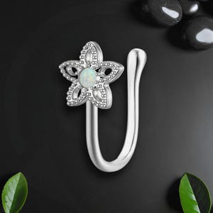 Verzilverde neusmanchet met opaalbloem, geen piercingsieraden, nepneussieraden, neusklem, neusversiering, nepneuskrabber