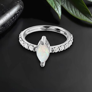 Titan Clicker Ring mit Zirkonia und Marquise White Opal, Turmalin Huggie, Nostril Hoop, Nasenpiercing, Helix Clicker, Tragus Ring