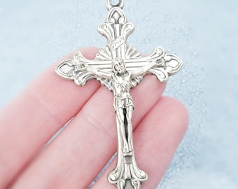 Crocifisso in argento decorato / Ciondolo crocifisso per rosario con dettagli a volute / Componenti per la creazione di rosari Italia