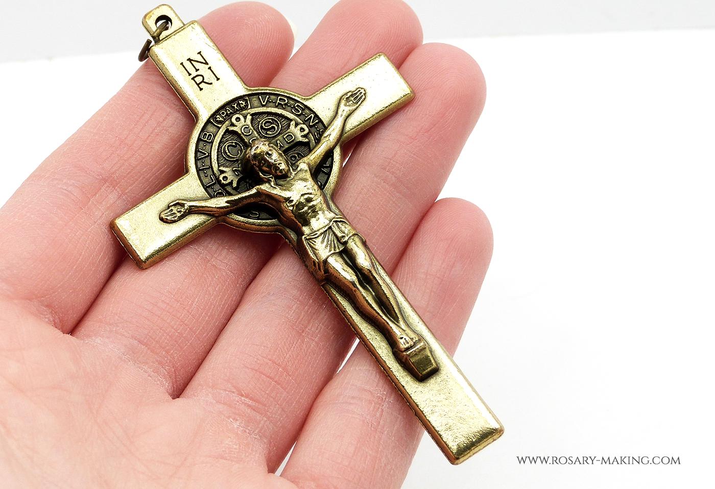 Pendentif Croix En Laiton Doré, Violet Et Bleu Métallisé, 8 Cm, Thème Religion, N°2650