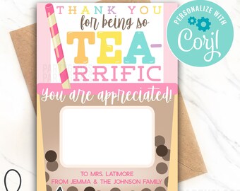 Titular de cartão de presente para impressão de apreciação de chá de bolha editável, obrigado por ser tão TEA-Rrific Coach Team Professor Staff Office Colega de trabalho Boba