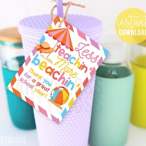 Afdrukbare cadeaukaartjes voor het einde van het jaar Waardering van leraren Minder lesgeven Meer Strandvakantie Leraren Coach PTA Schoolpersoneel Docent Laatste dag