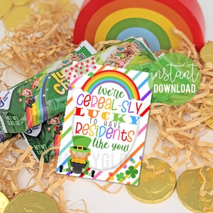 Etiquetas imprimibles del Día de San Patricio de agradecimiento a los residentes, regalo de entrega de inquilinos, regalo de hogar de ancianos Lucky Cereal Bar Rainbow Apartment Manager