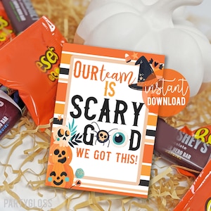 Halloween Good Luck Our Team Is Scary Good druckbarer Geschenkanhänger, Sport Candy Tag Spieltag Teammate Wir bekamen diese Volleybal Fußball Personal PTA