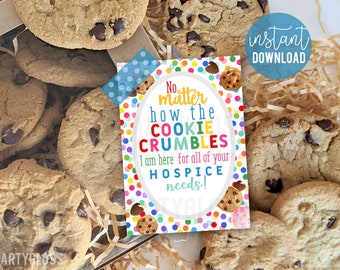 Puede incluir: Una etiqueta de regalo imprimible colorida con el texto "No matter how the cookie crumbles I am here for all of your hospice needs!" rodeada de lunares coloridos e imágenes de galletas.