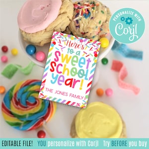 Bearbeitbar Auf ein süßes Jahr zurück in der Schule Druckbare Geschenkanhänger Schulanfang Schullehrer Wertschätzung Leckereien PTA PTO Regenbogen Sprinkles