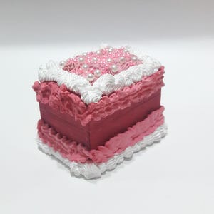 Größe kleine Kuchenbox / Vintage Cake Box / Gefälschte Kuchenbox / Vintage Cake Box / Gefälschte Kuchenbox / Cake Box / Kawaii Rosa Schmuckschatulle