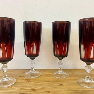 ヴィンテージ クリスタルダルク ルビーステムグラス – 4個セット (1970年代 フランス) — 4個セット、15 cm