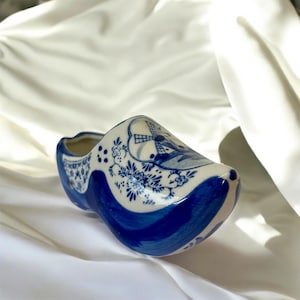 Vintage Delft Blue Hand-Painted Ceramic Shoe (1960s–70s, Holland) – Miniature Dutch Clog, Windmill Scene