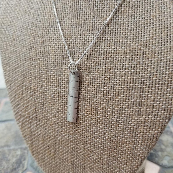 Birkenrinde Anhänger Halskette - Sterling Silber - Handgestempelter Schmuck - Natur inspiriert - Baumschmuck - Versandfertig