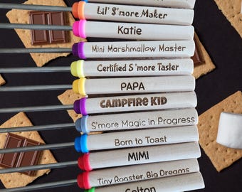 パーソナライズされたマシュマロ焼き棒：32インチのスモア串、カスタム刻印入り