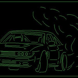 Puede incluir: Un dibujo en blanco y negro de una línea de un coche con humo saliendo de los neumáticos traseros. El coche es un coche deportivo con un perfil bajo y un gran alerón. El humo es denso y ondulante, creando un efecto dramático.