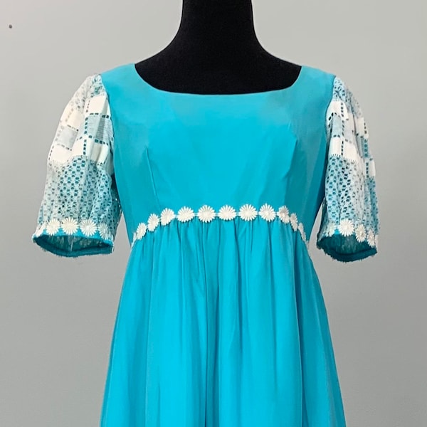 Turquoise Blue and White Lace Maxi Formal - Size 4/6 - 70s Aqua Prom Dress - Vintage Bridesmaid Dress