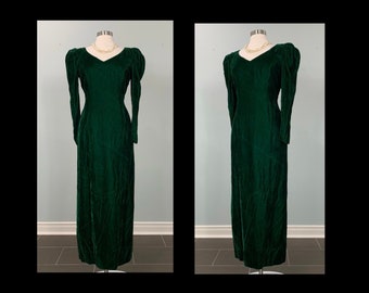 1990s Solid Emerald Green Velvet Long Sleeve Fitted Gown - Size 6/8 - 90s Hunter Green Velvet Fitted Formal - Winter Wedding - Winter Formal