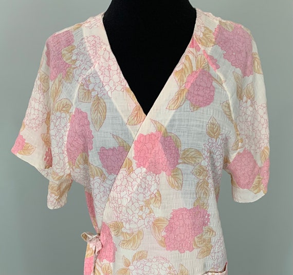 1970s Light Pink Floral Seersucker Short Sleeve R… - image 9