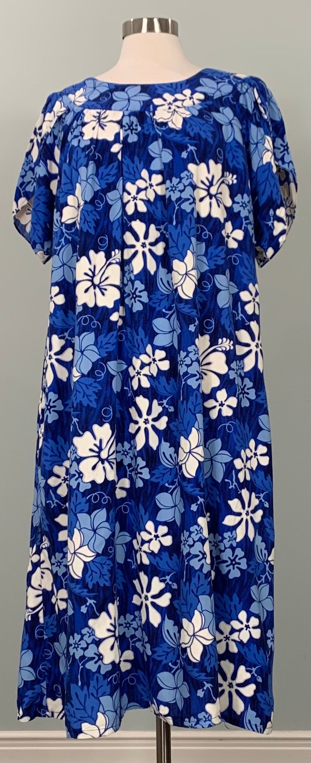 葉柄プリントの水色ムームー 葉柄プリントの水色ムームー 葉柄プリント