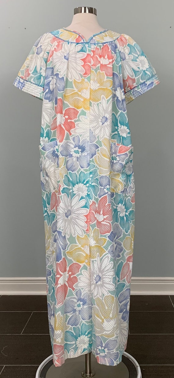 White Multicolor Floral Robe by It’s a Charm - Siz