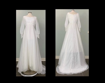 White Long Sleeve Wedding Gown with Train by JC Penney Fashions - Size 4/6 - 70s White Long Sleeve Wedding Dress