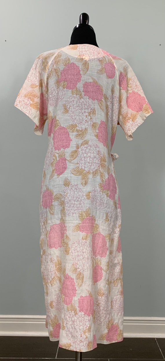1970s Light Pink Floral Seersucker Short Sleeve R… - image 8
