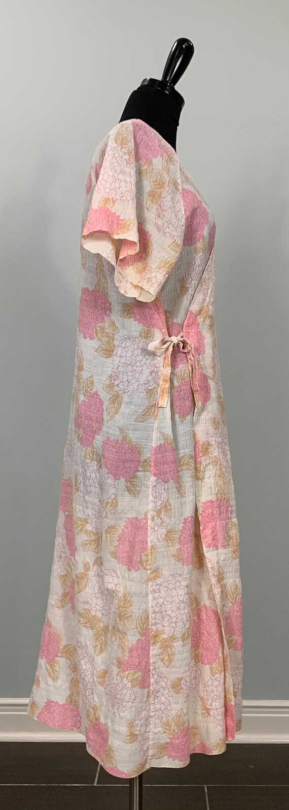 1970s Light Pink Floral Seersucker Short Sleeve R… - image 4
