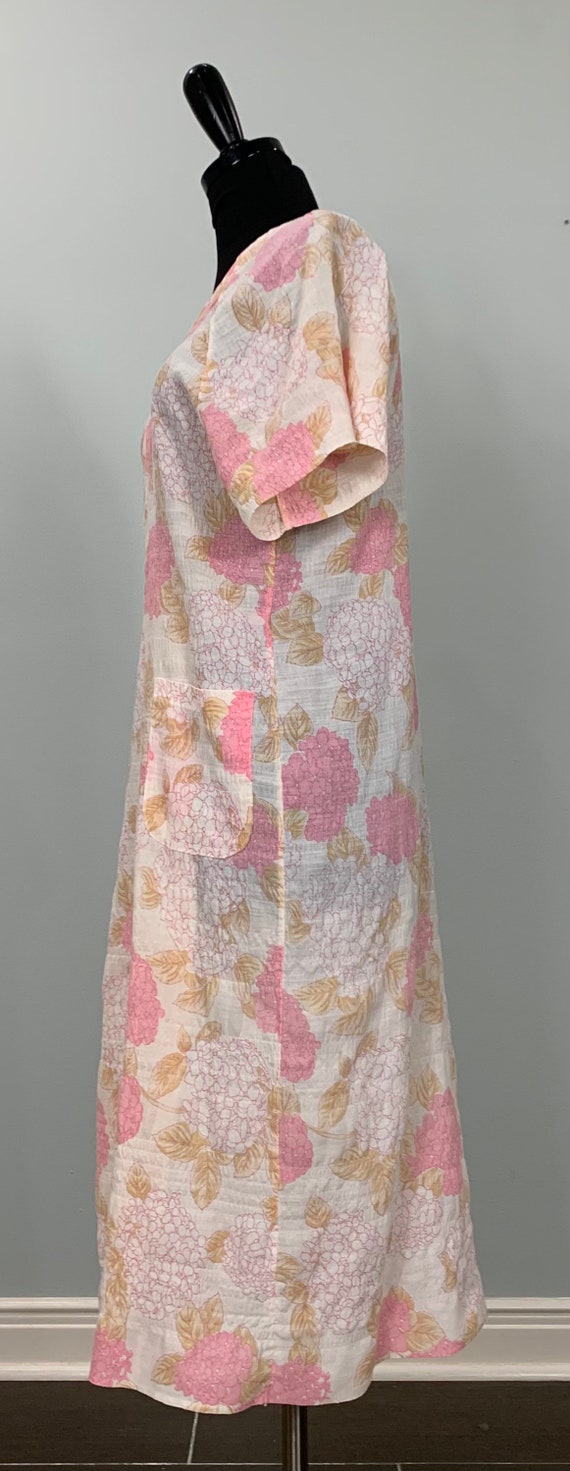 1970s Light Pink Floral Seersucker Short Sleeve R… - image 5