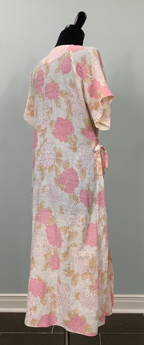1970s Light Pink Floral Seersucker Short Sleeve R… - image 7