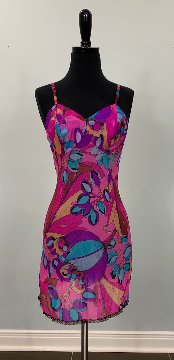 1960s Mod Hot Pink Purple and Blue Mod Tulip Linge