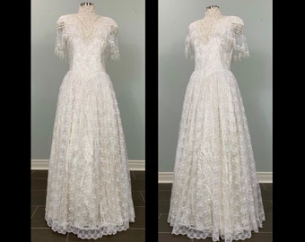 Jessica McClintock White Lace Wedding Gown - Size 8/10 - Vintage White Lace Cupcake Wedding Dress