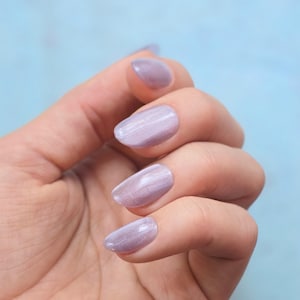 Ongles courts violets à presser, gelée oeil de chat en verre, faux ongles réutilisables scintillants violet pastel Y2K carré