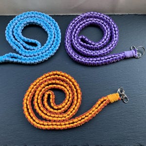 Cordão de macramê ou corrente para celular