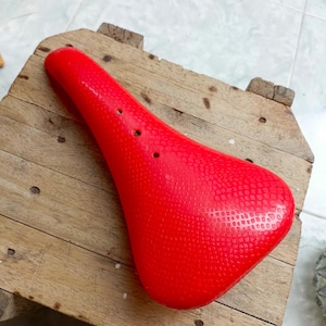 Old School BMX saddle || Red Vintage BMX seat taiwan || New Old Stock haro redline gt suntour sr | Bmx saddle