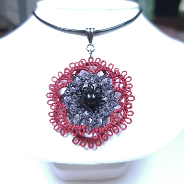 Navette Tatted fleur Pendentif -Rosette bijoux floraux avec collier en cuir fleur dentelle victorienne faite à la main grande perle noire bordeaux gris