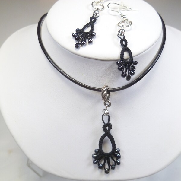 Pendentif et boucles d'oreilles Shuttle Tat -Flash Drips en noir avec des perles en étain ensemble de bijoux en dentelle victorienne faits à la main collier en cuir style décontracté