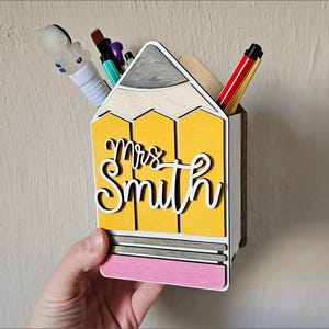 Portapenne e matite in formato SVG con taglio laser / Organizzatore da scrivania per insegnanti / Modello laser Glowforge Cricut per decorazioni per ufficio o aula