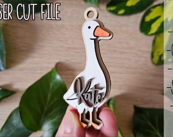 Llavero de ganso personalizado SVG / Etiqueta de nombre de Pascua / Lindo dije de animal de granja / Regalo cortado con láser / Colgante de ganso Glowforge / Descarga digital