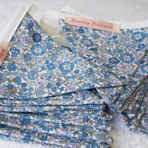 Bandierine Liberty floreali blu e bianche - 3 m di lunghezza