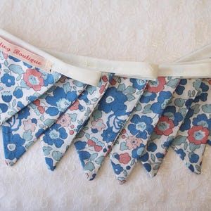 Piccolo festone da prato floreale Betsy Liberty Tana blu - lungo 2 m