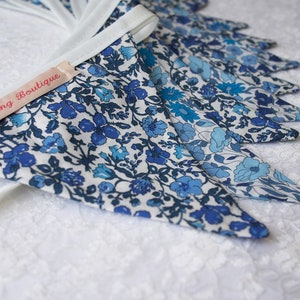 Bandierine da prato Liberty Tana blu e bianche - 3 m di lunghezza