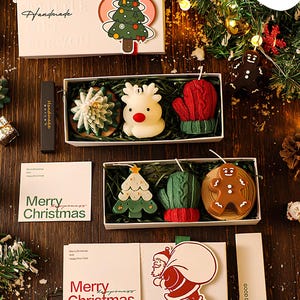 Handgemaakte kerstgeurkaarscadeauset – 3-delige sojakaarsenset met houten kandelaar en wenskaart in elegante geschenkverpakking