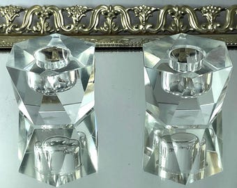 Paar japanische Vintage-Kerzenhalter aus handgeschliffenem Kristallglas | Geometrisch facettiertes Glas | Moderner Stil der 1970er und 1980er Jahre