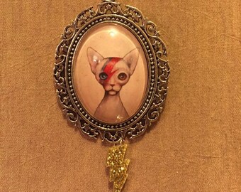 CAT INSANE David Bowie tribute large cameo gold glitter light  bolt necklace