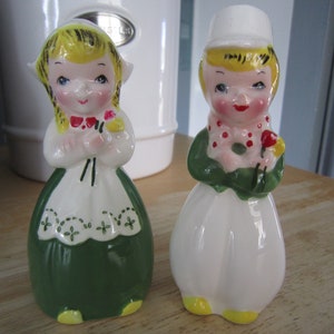 Lefton Dutch Couple Salt & Pepper Shakers Rare Color