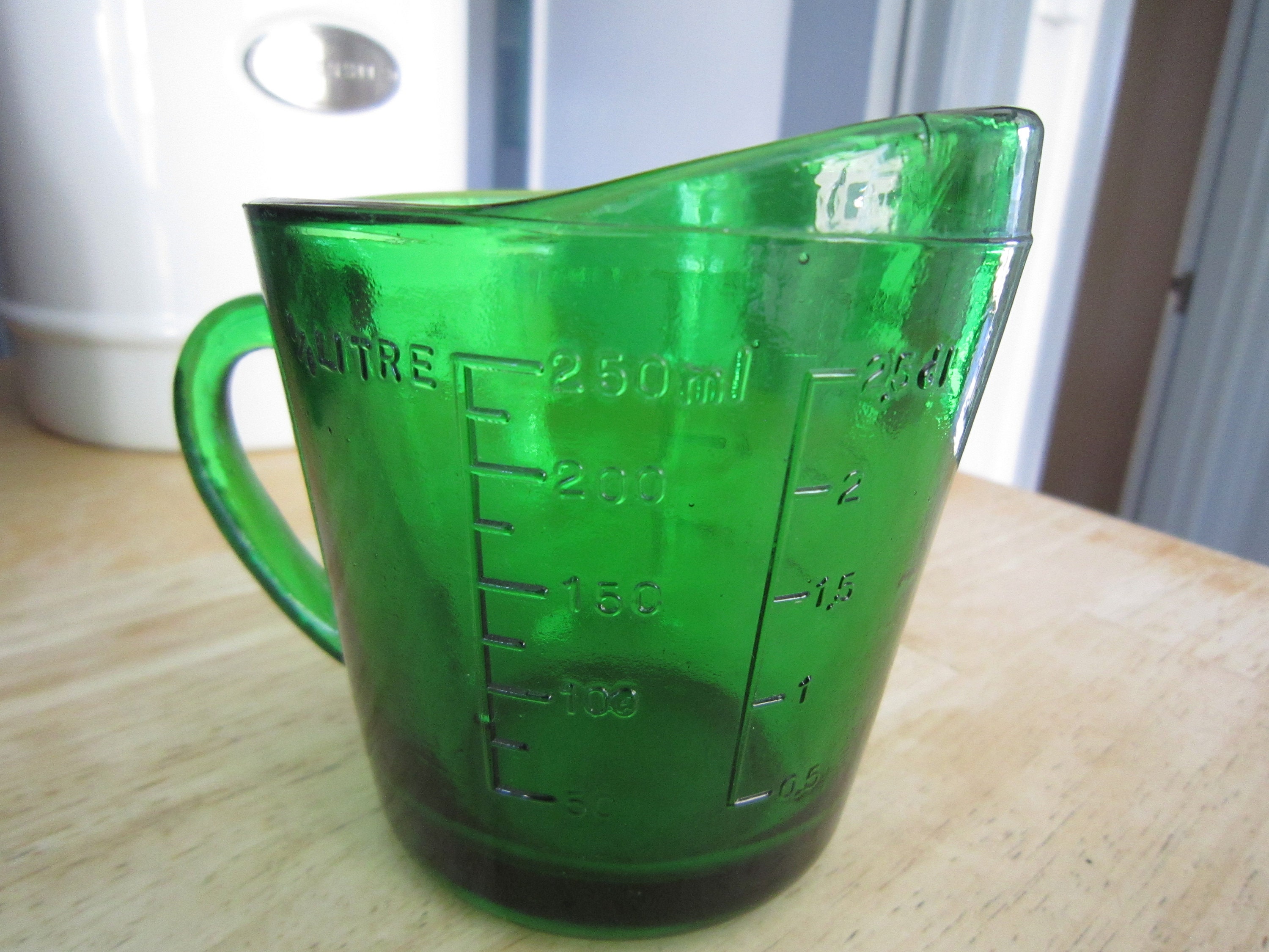 Dark Green Glass Measuring Cup, Unmarked 1 Cup Measure 