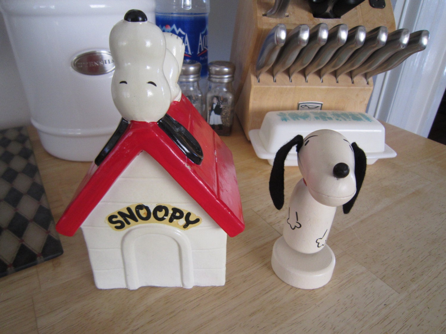 snoopy dog house toy