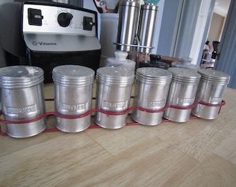 Aluminum Spice Jars w/Wire Rack Shaker Tops Open/Close Lever 7pc Set Spun Aluminum, Red Rack