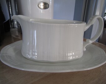 Mikasa Allura White Gravy Boat w/Under Plate