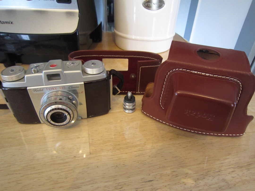 Appareil Photo KODAK PONY 135 Modèle C – Argenté, 35 Mm, état Très Correct
