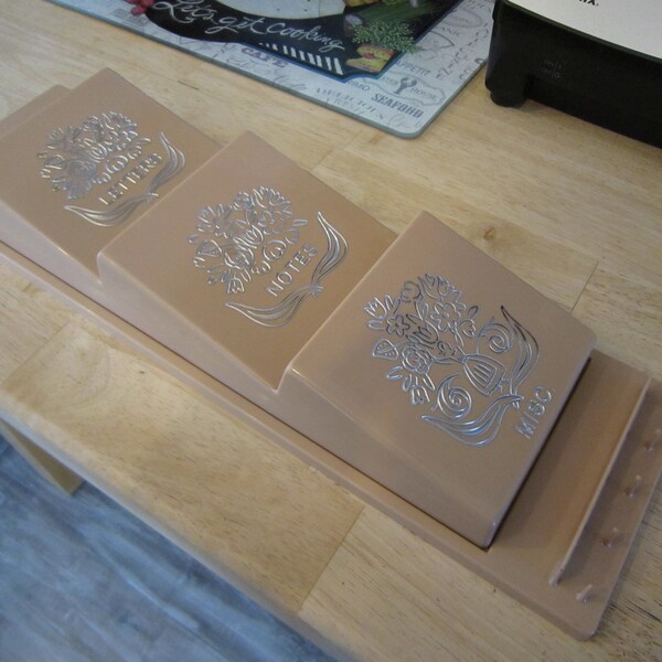 Fesco Beige Letters, Notes, Misc Holder, 5 Peg Key Holders, & Pencil Holder, Mail Bin, Letter Holder